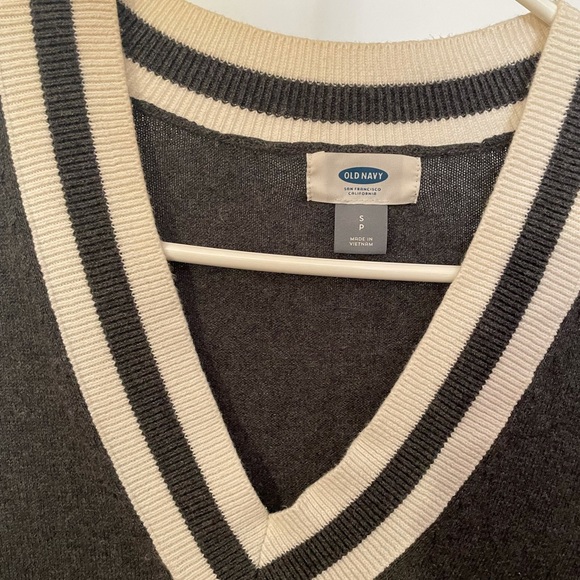 Grey sweater - Picture 2 of 2